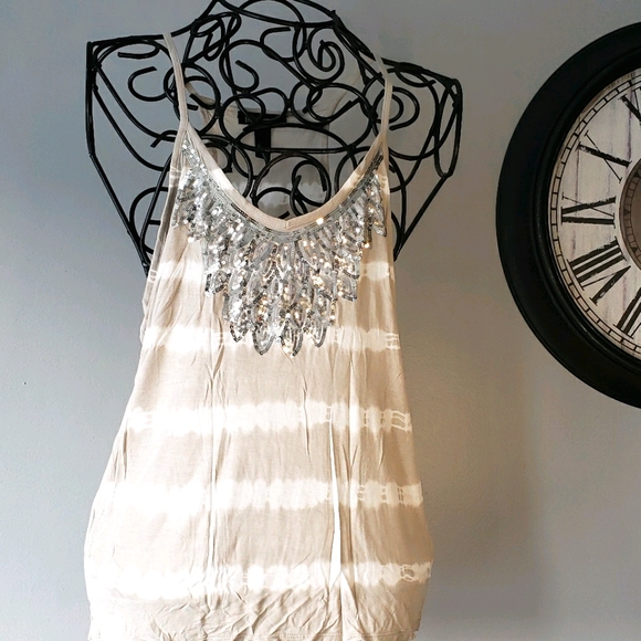 Sequence Tank - Picture 1 of 7